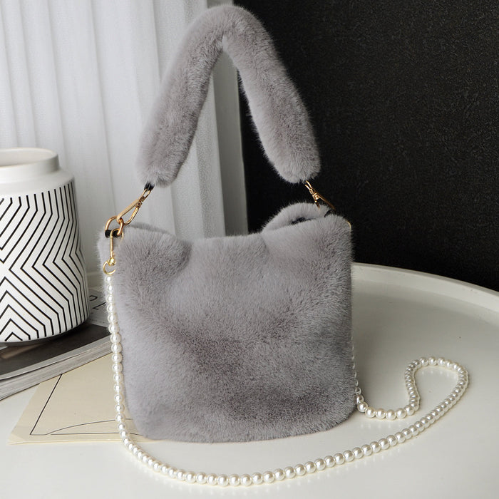 Checkerboard Plush Bucket Bag With Pearl Chain Design Winter Fashion Luxury Handbags For Women Personalized Shopping Shoulder Bags
