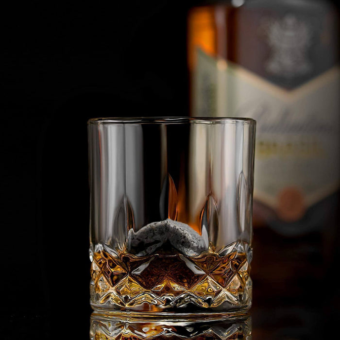 Whisky Chilling Stones Geschenkset mit 2 charakteristischen Kristallgläsern